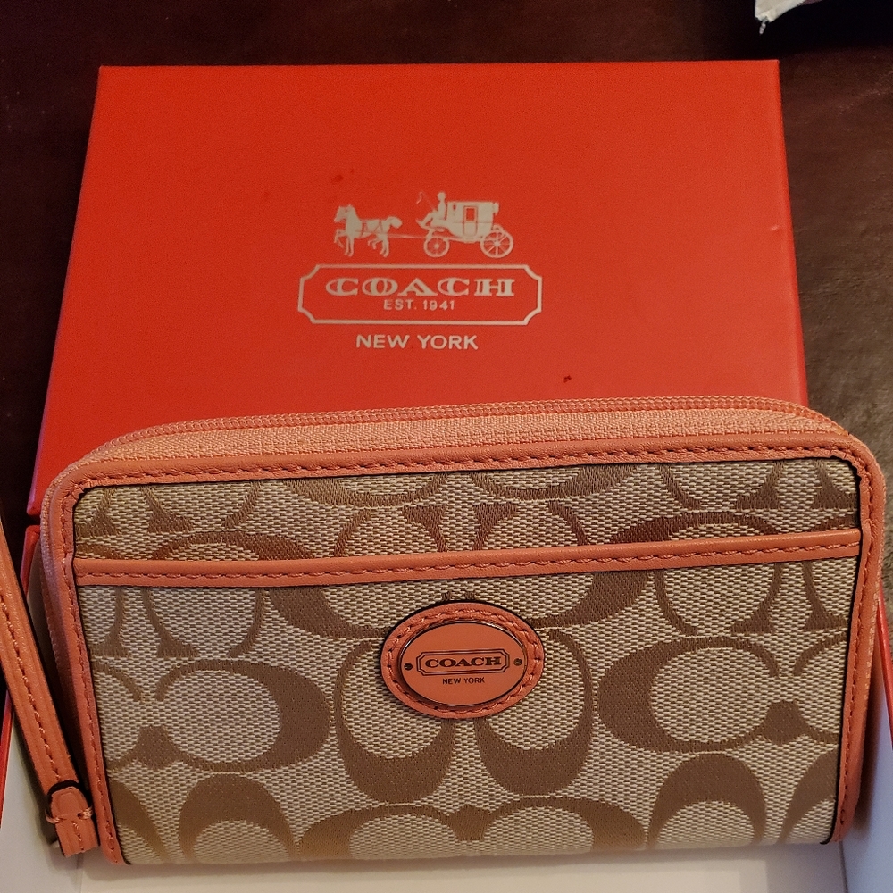 NWOT. Coach wristlet.  Excellent condition.